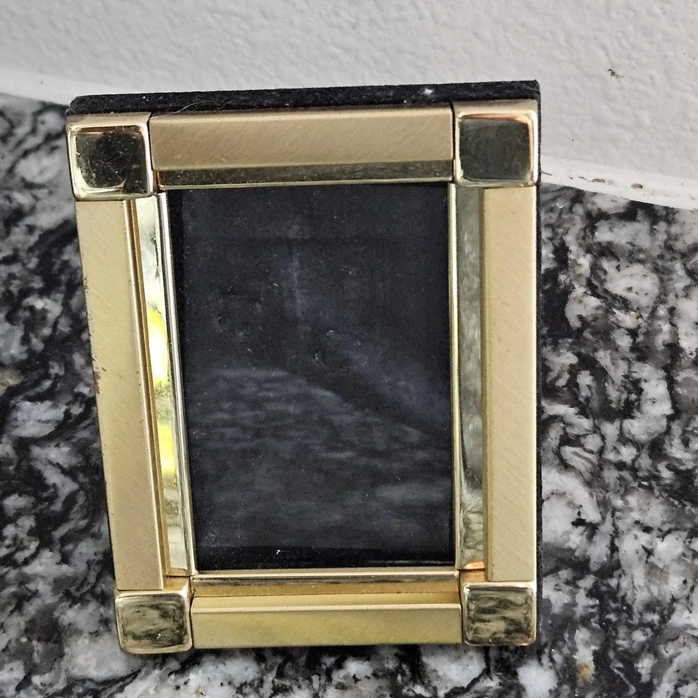 vintage gold tone picture frame with easel velvet back stand 4x3‎ inches